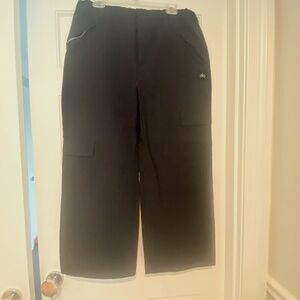 ALO Yoga Cargo Pants, Size Large, Black